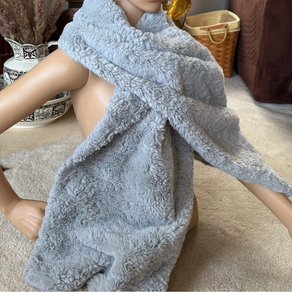 Wendy Bellissimo Warm & Cozy Gray Blanket Wrap Scarf Fuzzy Fleece